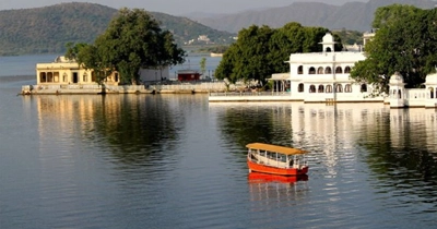 boat ride lake pichola udaipur